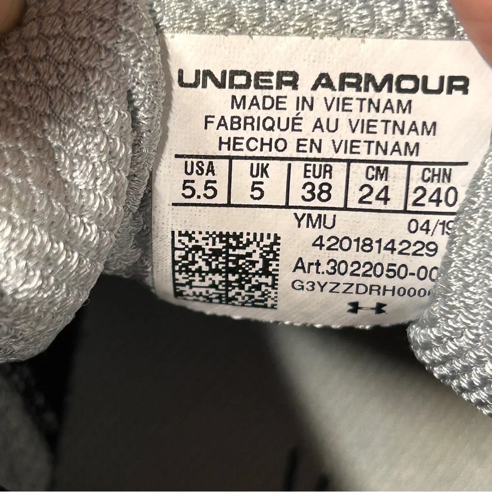 Under‎ Armour HOVR Havon 2 Black and Gray 5.5 Youth